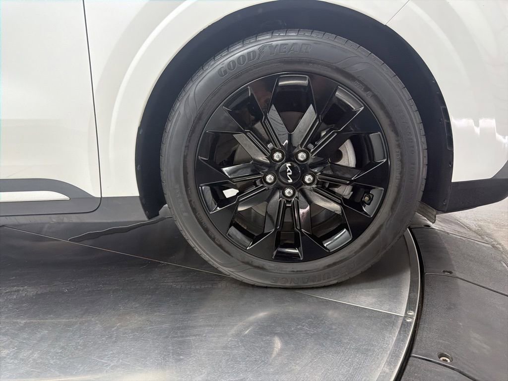 Used 2023 Kia Carnival SX Prestige FWD image 9