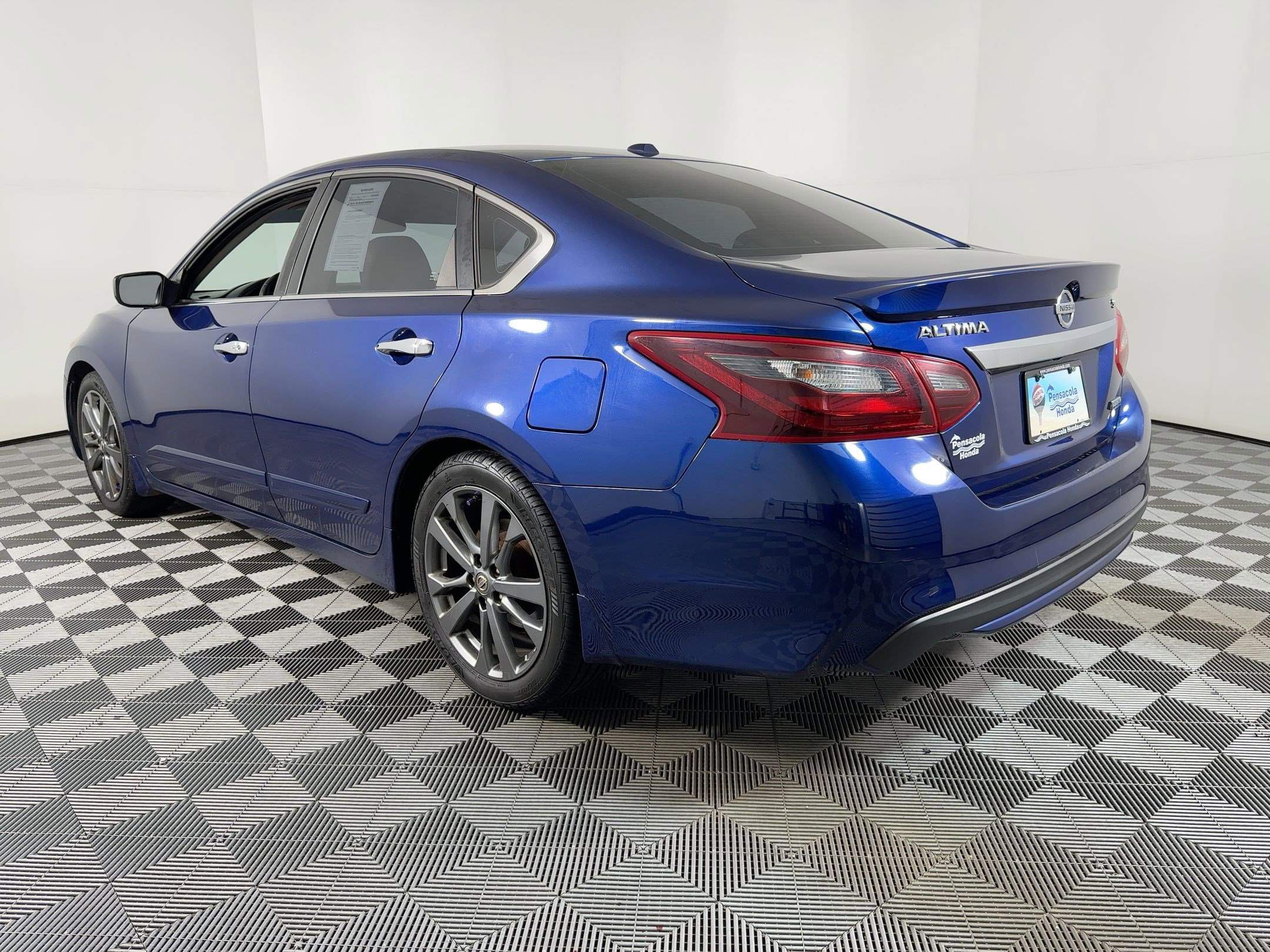 Used 2018 Nissan Altima 2.5 SR w/ SR Special Edition image 2