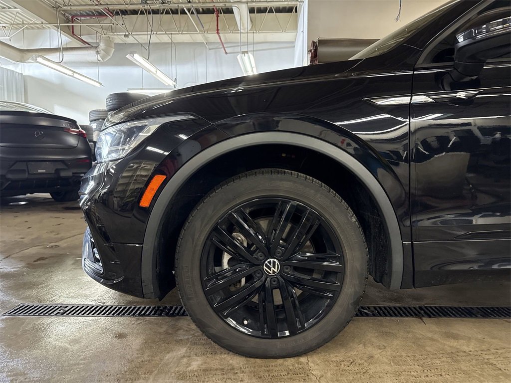 Used 2022 Volkswagen Tiguan SE R-Line image 19