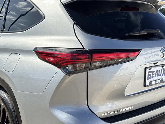 Used 2023 Toyota Highlander XSE FWD image 14