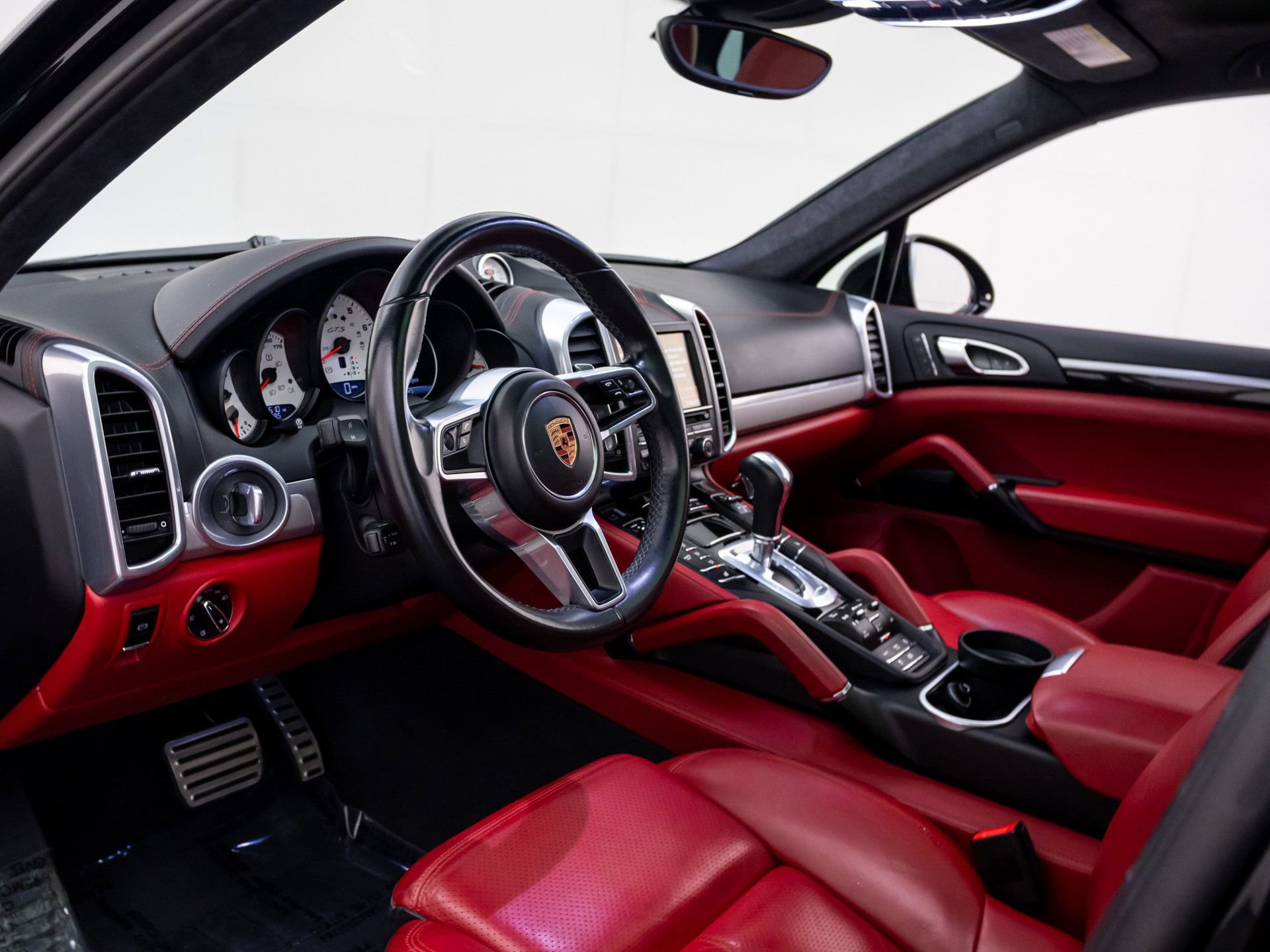 Used 2016 Porsche Cayenne GTS AWD/4WD image 4