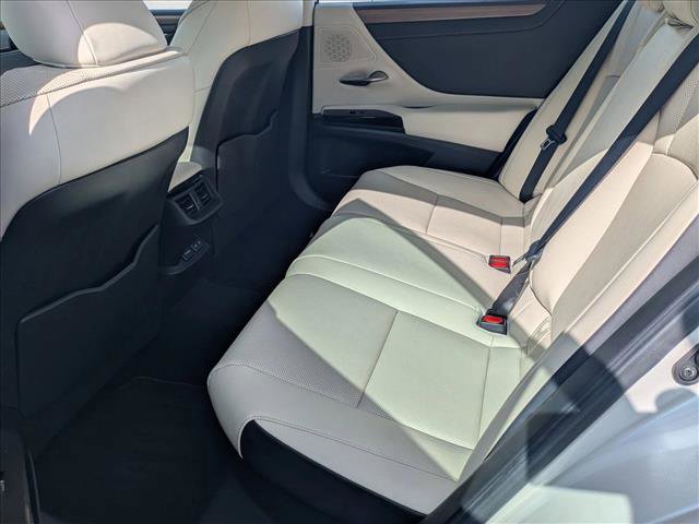 Used 2025 Lexus ES 300h w/ Premium Package image 17