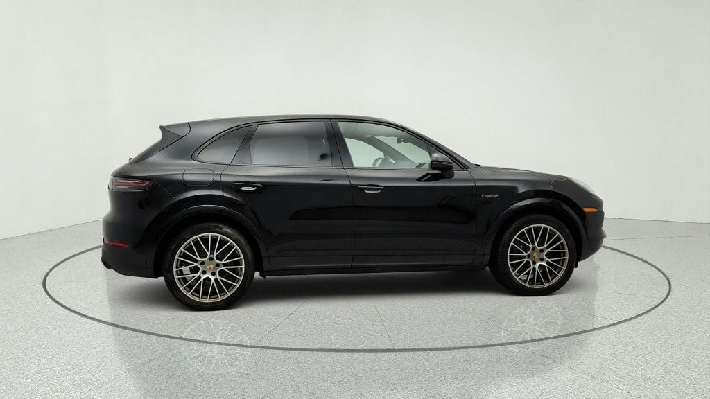 Used 2022 Porsche Cayenne Platinum Edition w/ Premium Package Plus AWD/4WD image 4