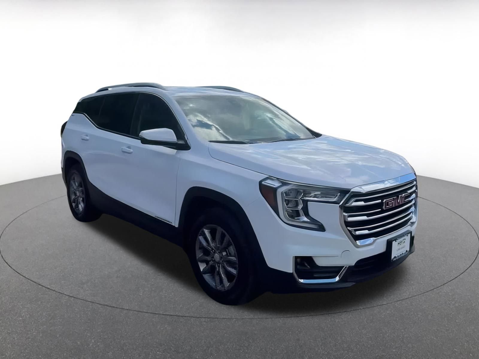 Used 2024 GMC Terrain SLT image 3