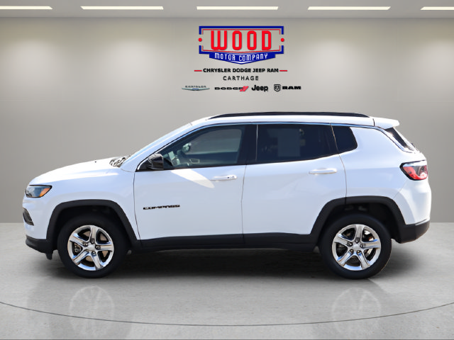 Used 2024 Jeep Compass Latitude AWD/4WD image 2