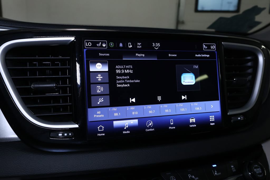 Used 2024 Chrysler Pacifica Touring-L image 31