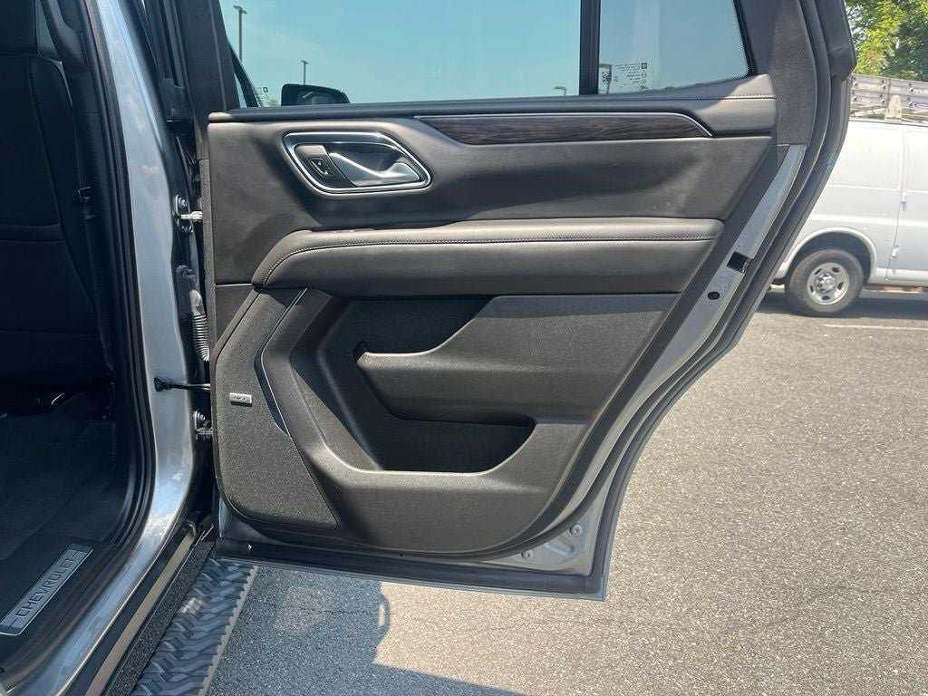Used 2023 Chevrolet Tahoe Z71 w/ Luxury Package AWD/4WD image 20