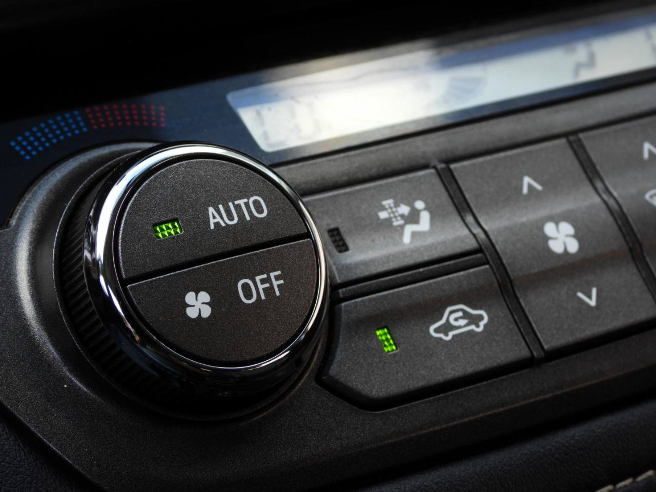 Used 2015 Toyota RAV4 XLE FWD image 55