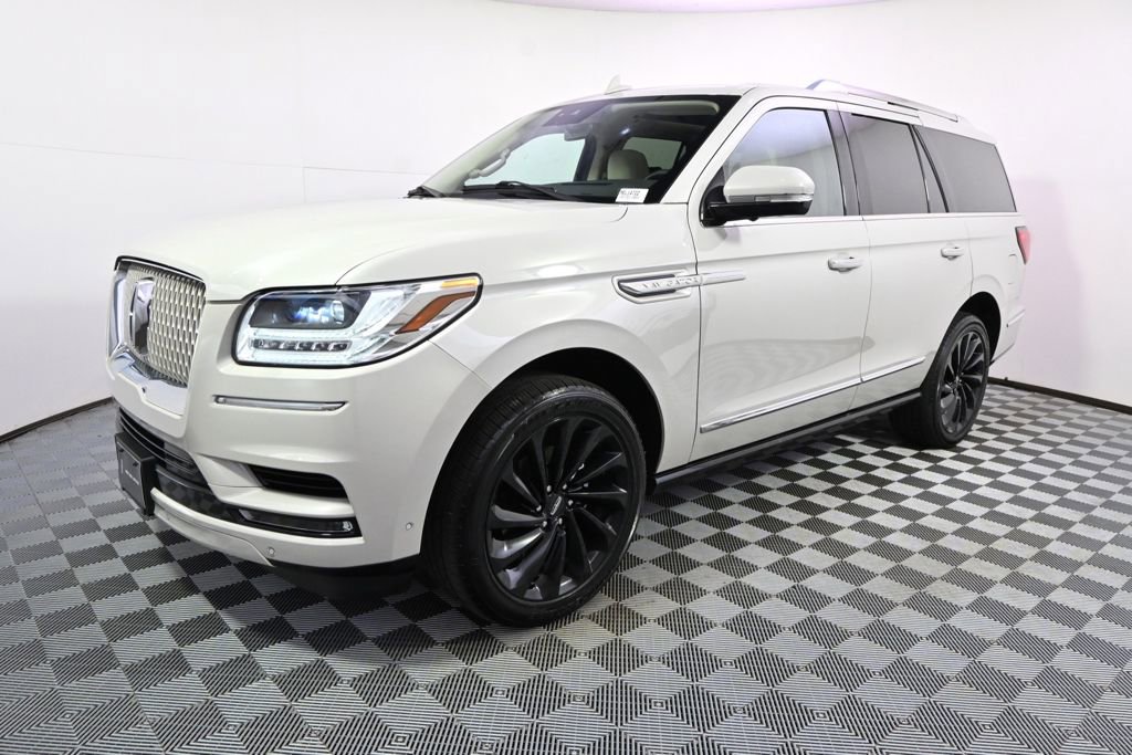 Used 2021 Lincoln Navigator Reserve AWD/4WD image 2