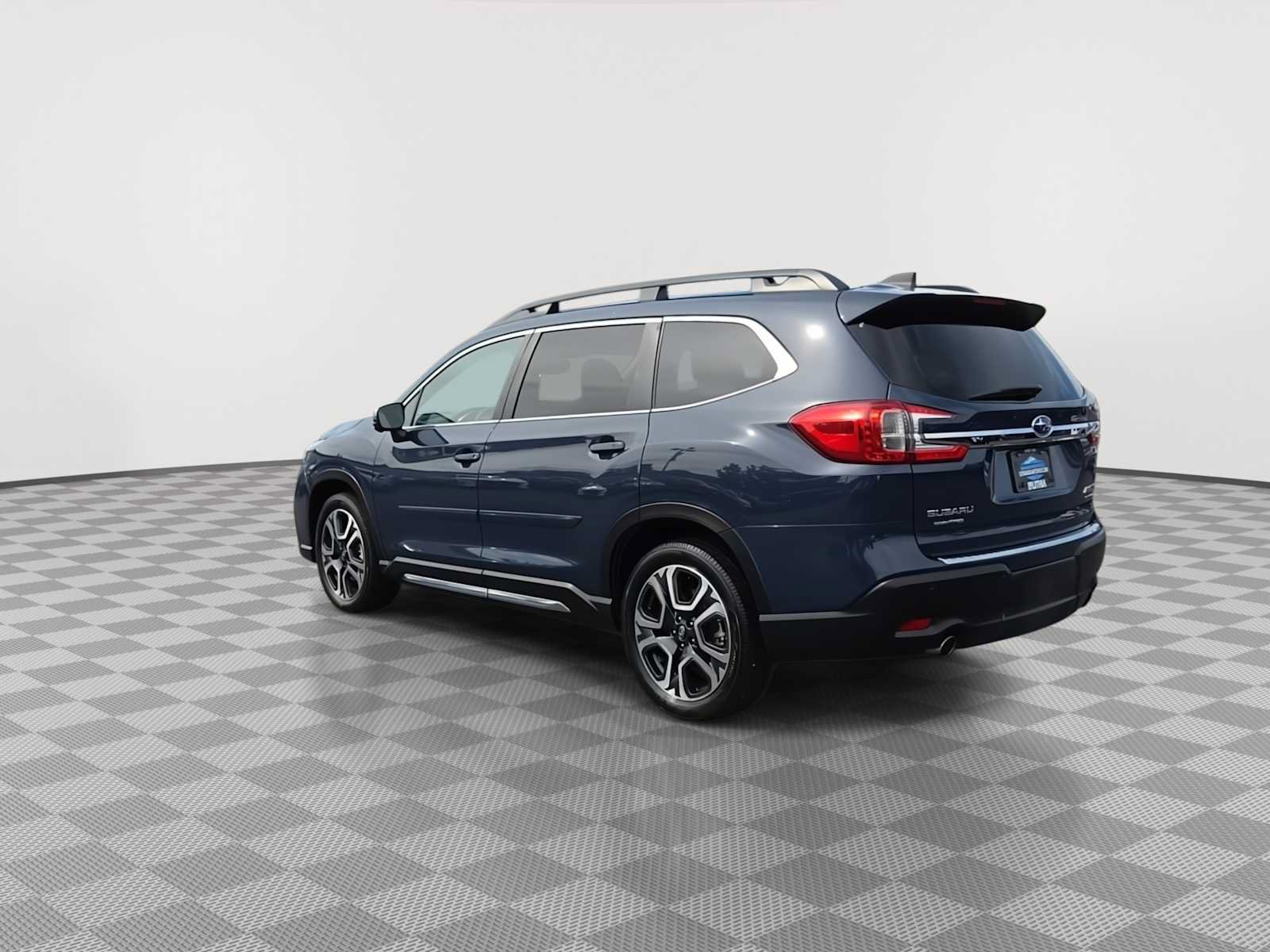 Used 2023 Subaru Ascent Limited w/ Technology Package AWD/4WD image 6