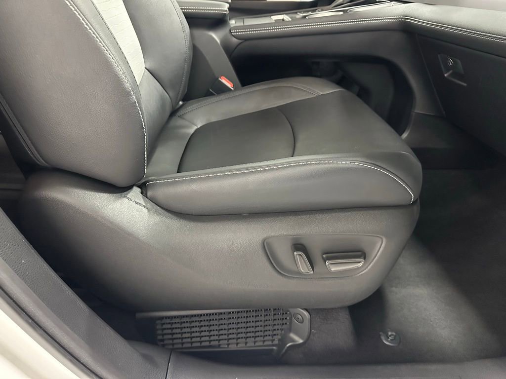 Used 2025 Toyota Sienna XSE image 64