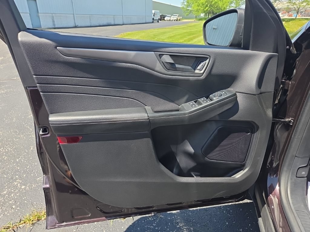 Used 2023 Ford Escape Active AWD/4WD image 28