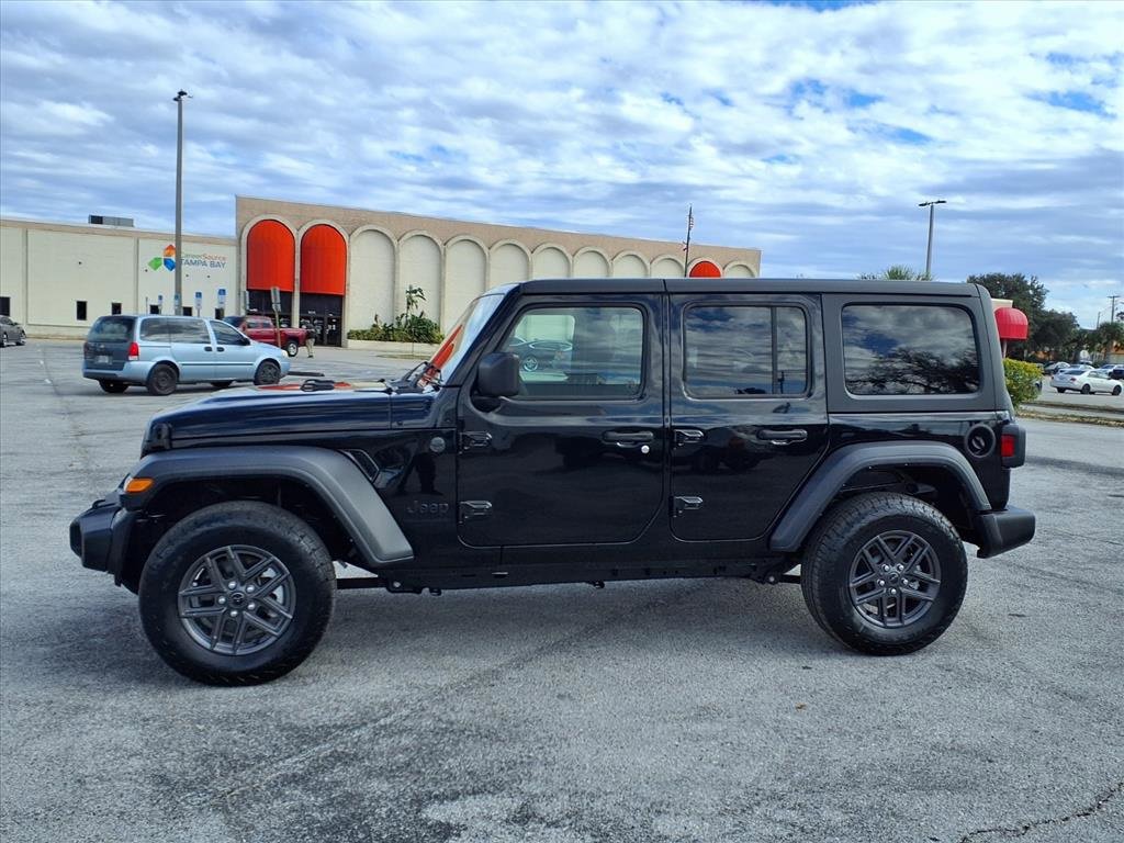 Used 2024 Jeep Wrangler Sport S image 4