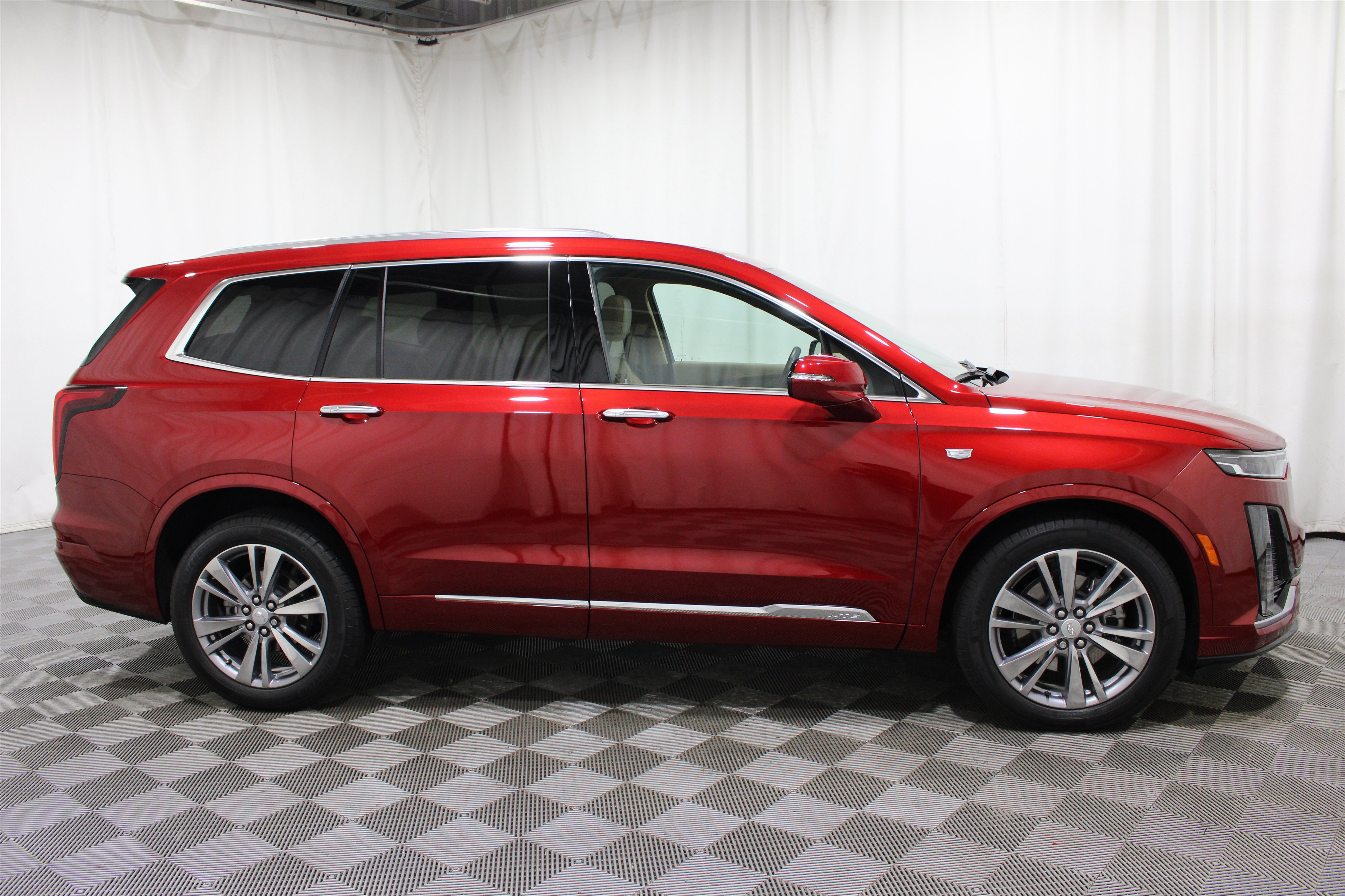 Certified 2025 Cadillac XT6 Premium Luxury w/ Platinum Package AWD/4WD image 33