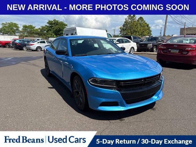 Used 2023 Dodge Charger SXT w/ Blacktop Package RWD image 3