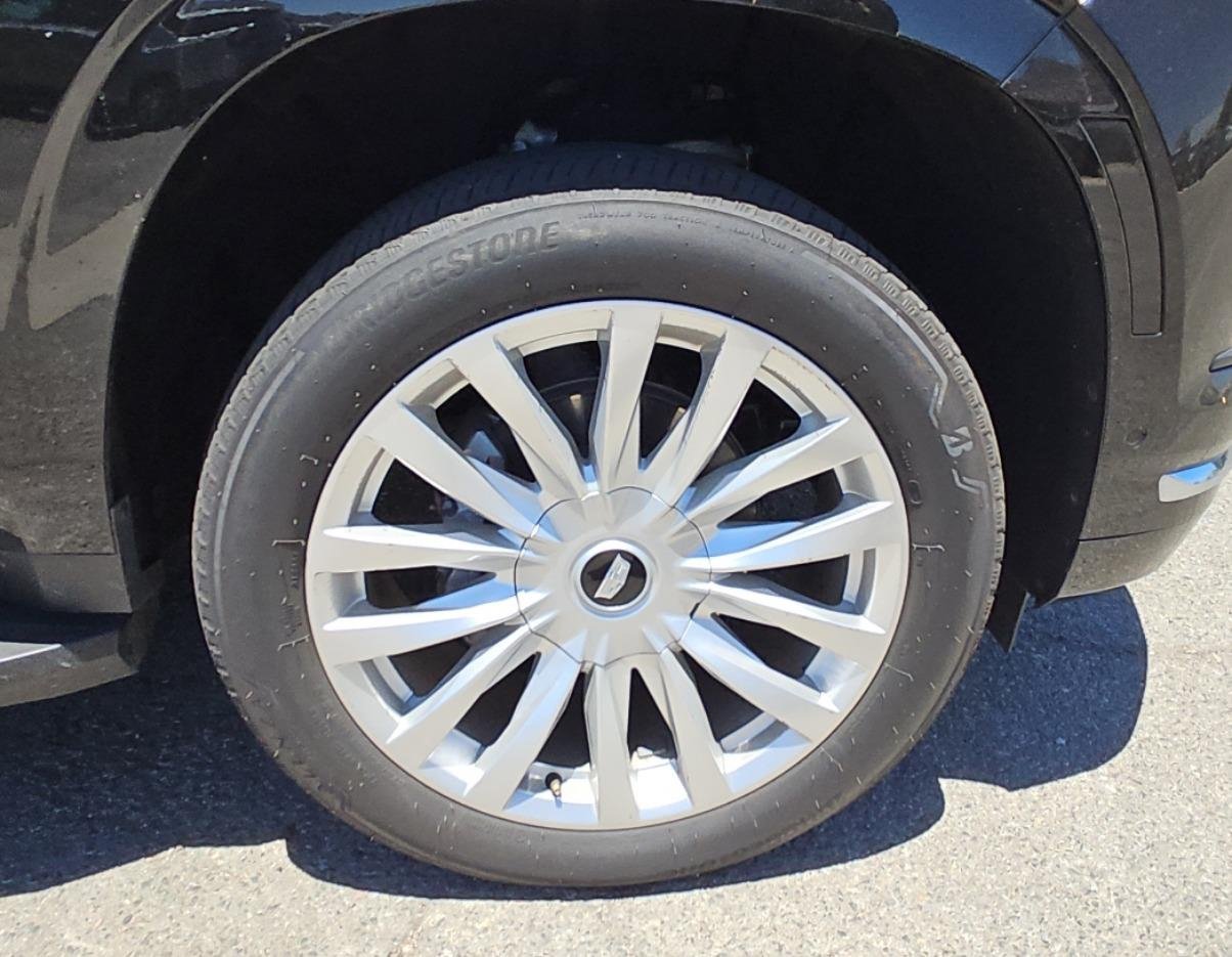 Used 2025 Cadillac Escalade ESV Luxury RWD image 22