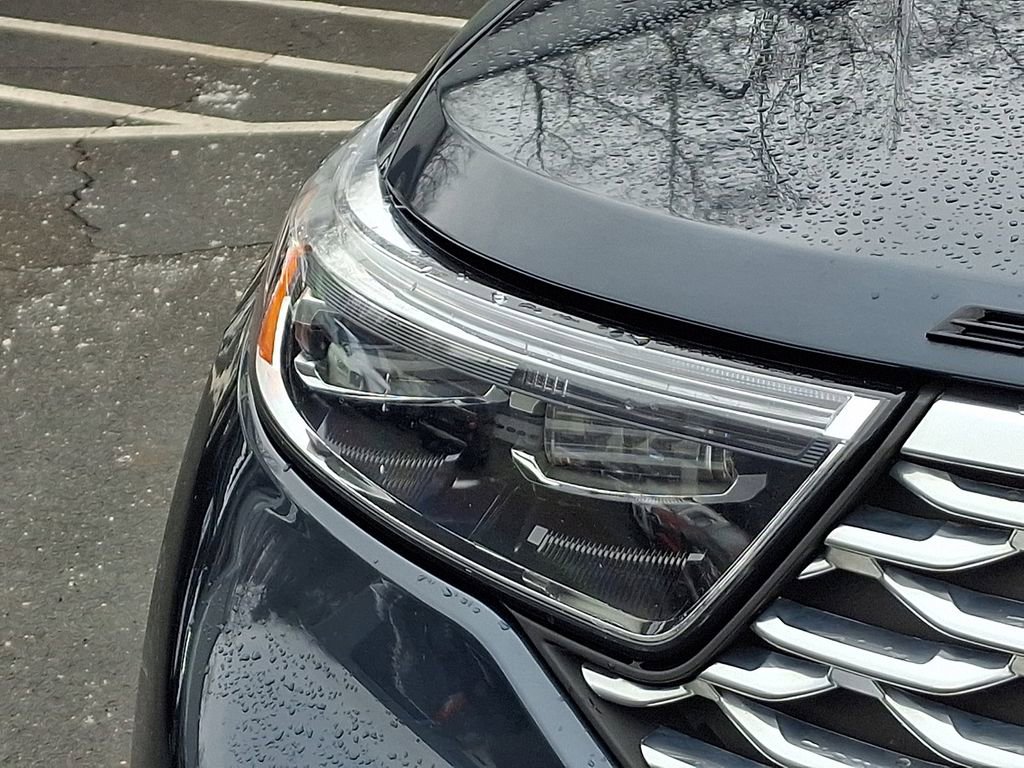 Certified 2023 Ford Explorer Platinum w/ Technology Package image 9