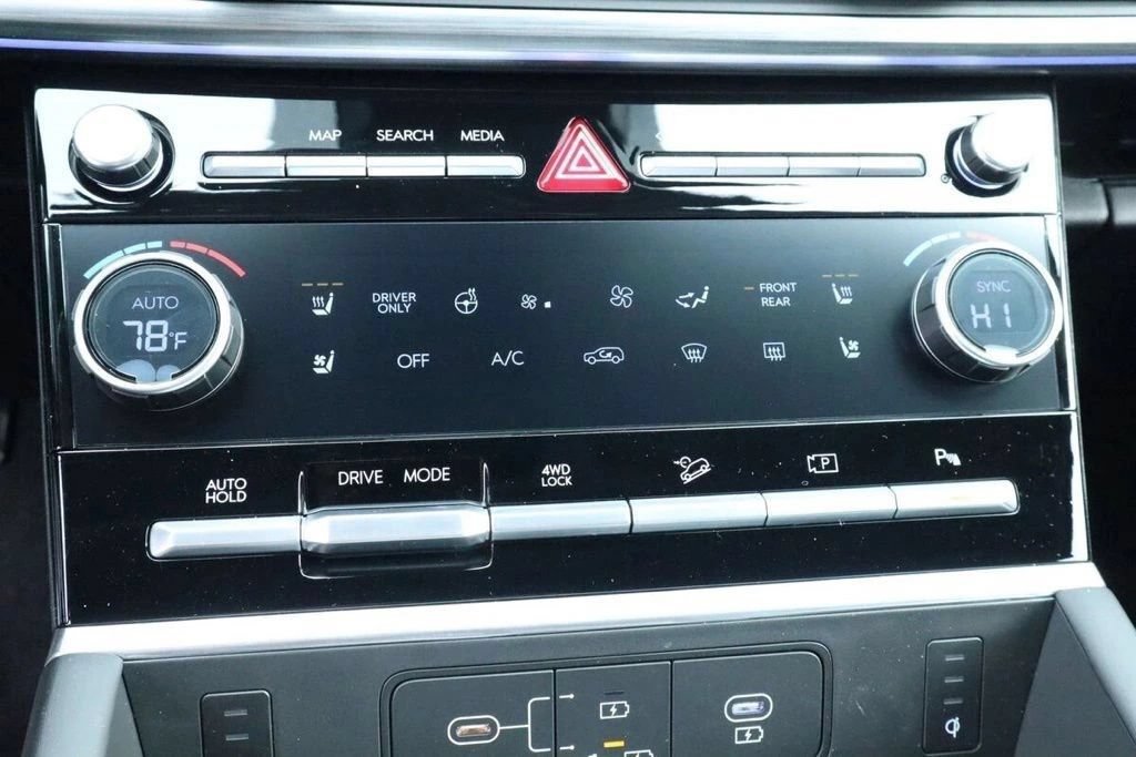 Used 2025 Hyundai Santa Fe Limited AWD/4WD image 11