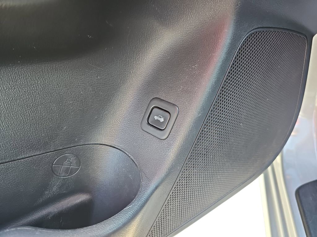 Used 2009 Hyundai Elantra SE FWD image 32