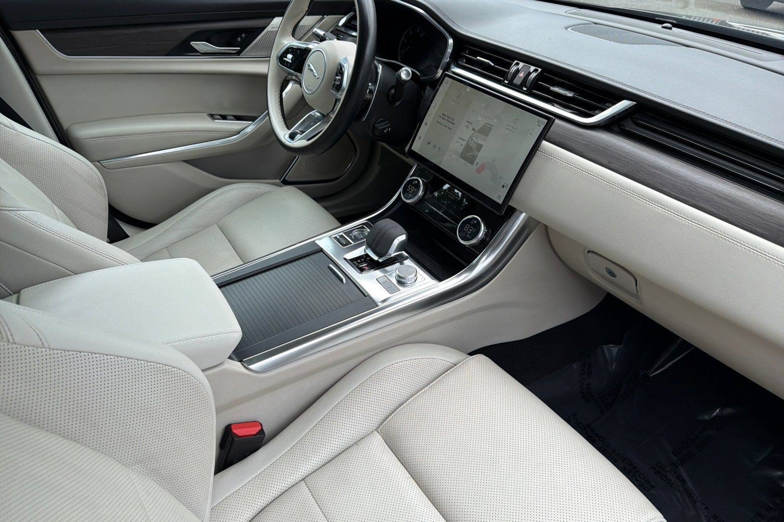 Used 2021 Jaguar XF S RWD image 37