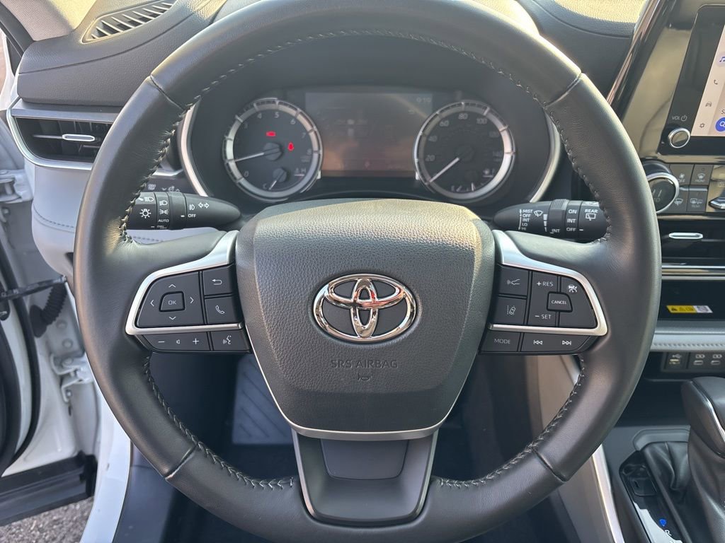 Used 2023 Toyota Highlander XLE image 17