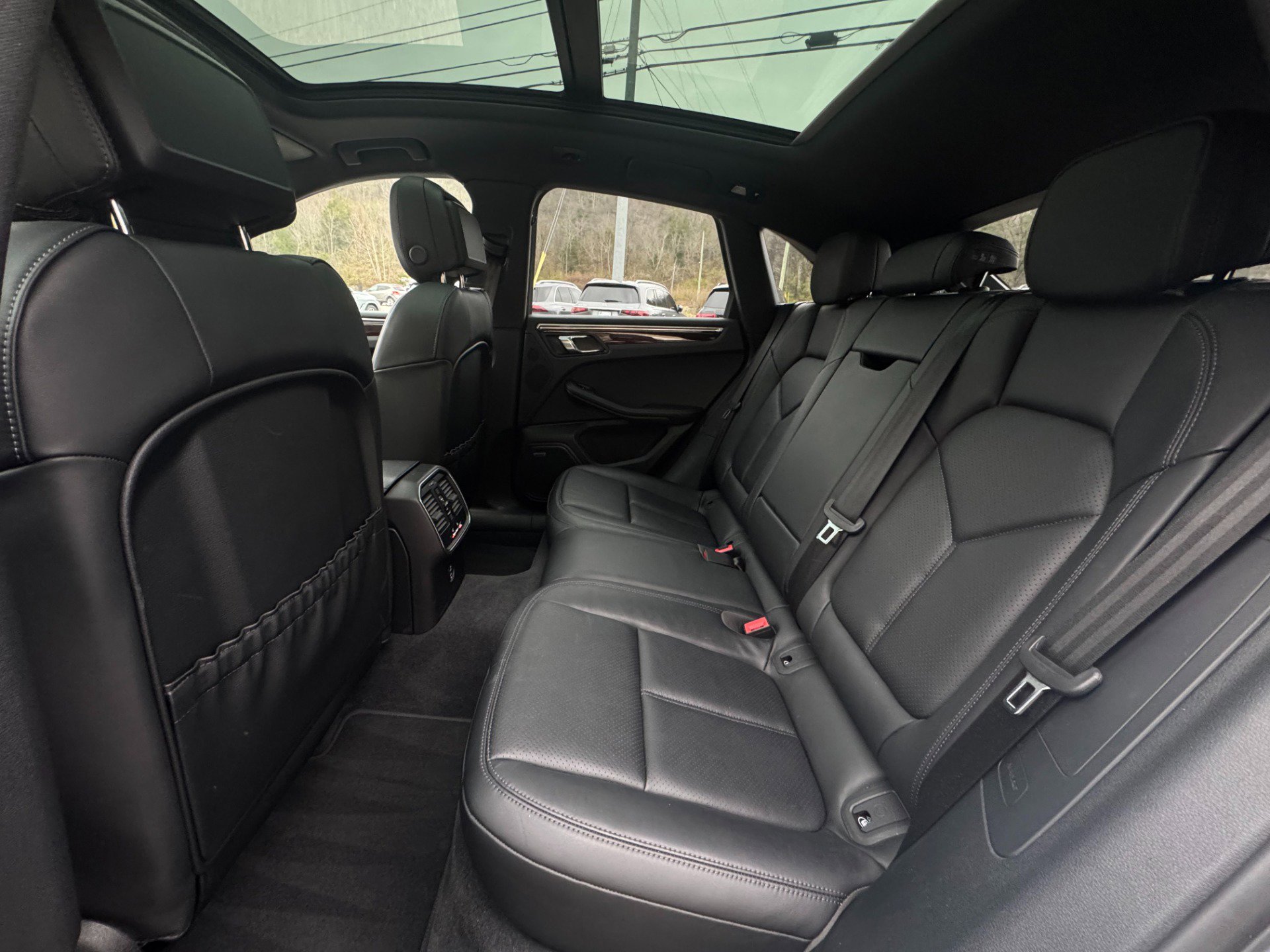 Used 2024 Porsche Macan image 43