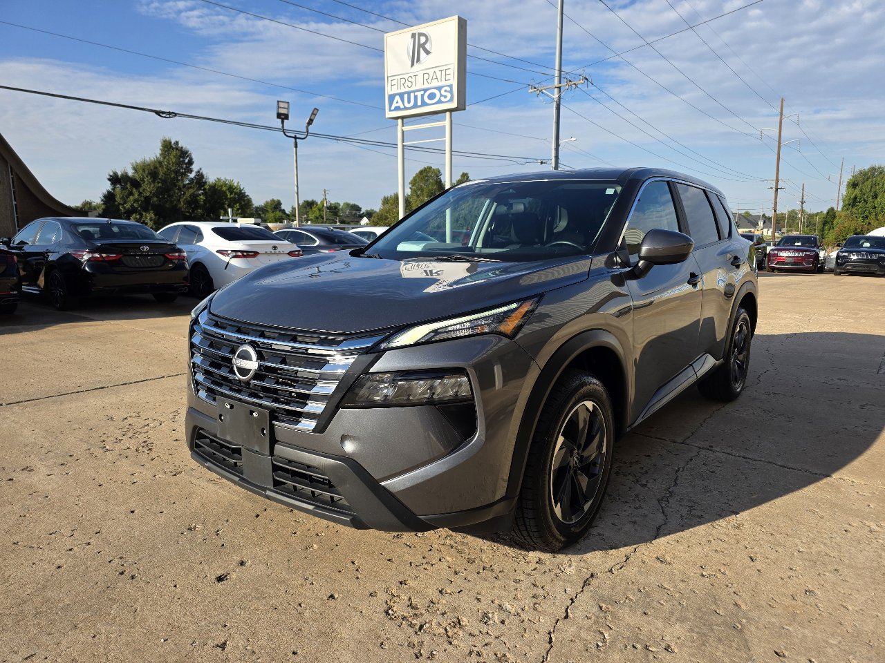 Used 2024 Nissan Rogue SV image 3