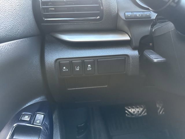 Used 2022 Mitsubishi Eclipse Cross LE image 23