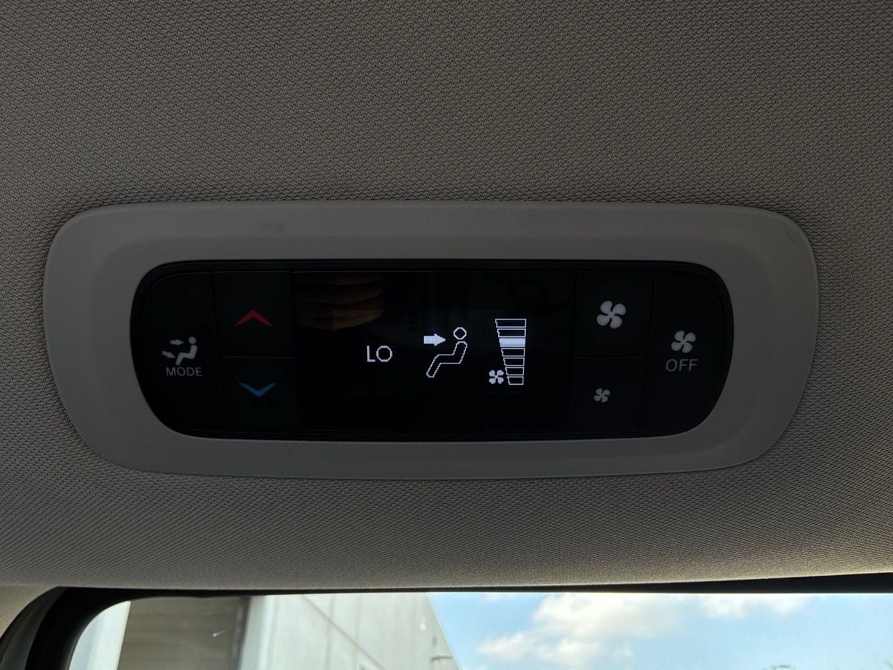 Used 2024 Chrysler Voyager LX FWD image 14