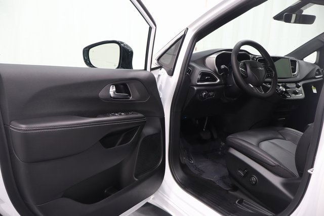 New 2026 Chrysler Voyager LX image 9