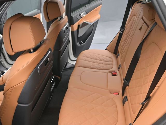 New 2026 BMW X5 M60i w/ Executive Package image 17