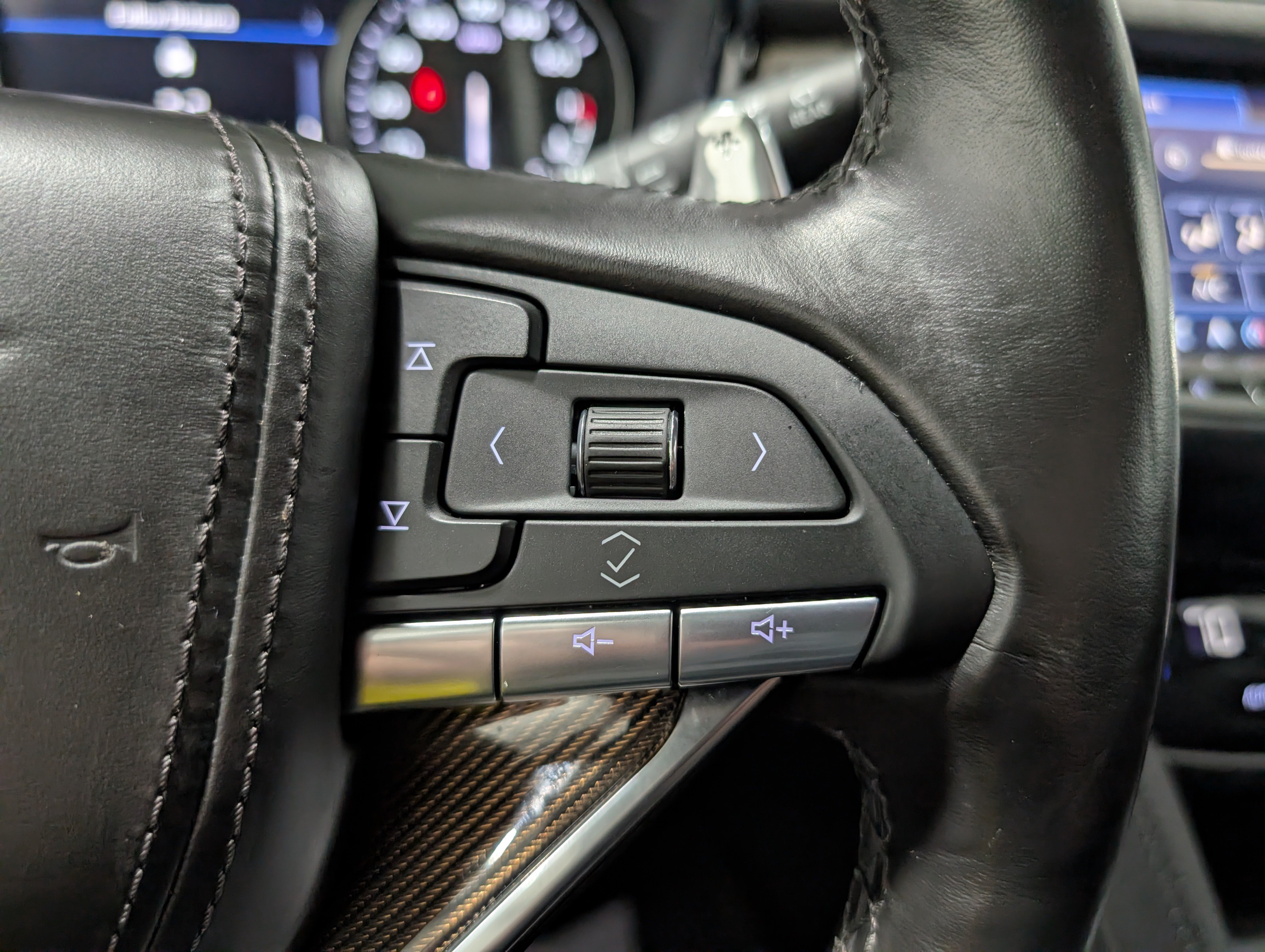 Used 2024 Cadillac XT6 Sport w/ LPO, ONYX Package AWD/4WD image 25
