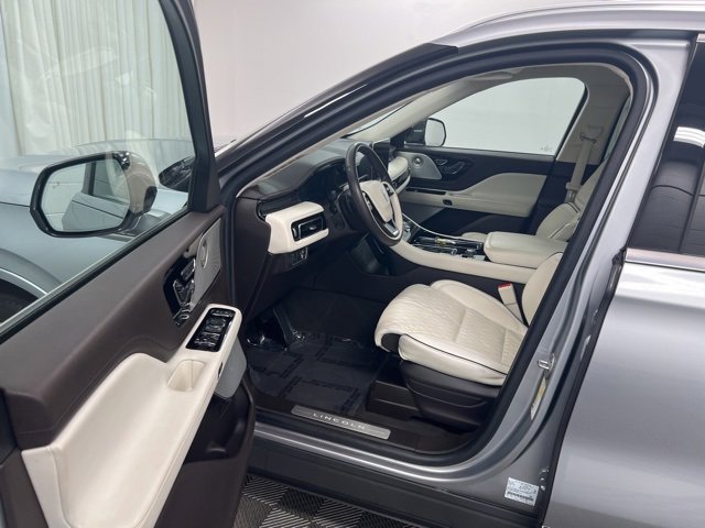 Certified 2023 Lincoln Aviator Black Label w/ Class IV Trailer Tow Package image 14