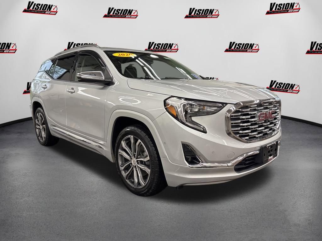 Used 2020 GMC Terrain Denali w/ Denali Premium Package AWD/4WD image 2