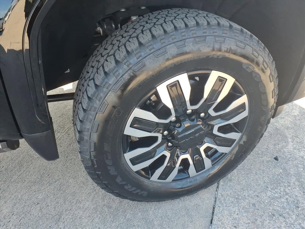 Used 2025 GMC Sierra 2500 Denali Ultimate w/ Max Trailering Package image 9