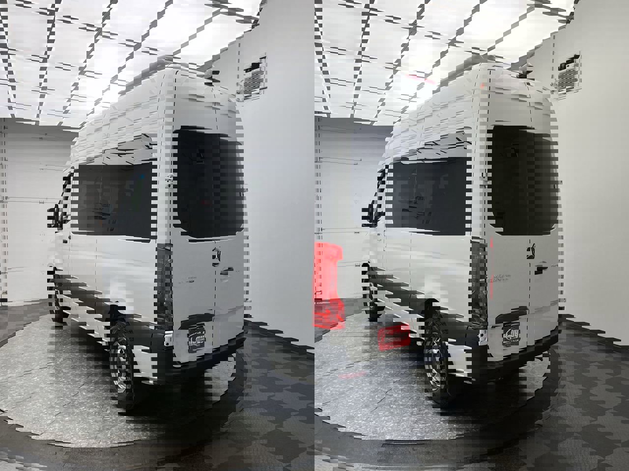 Used 2024 Mercedes-Benz Sprinter 2500 image 2