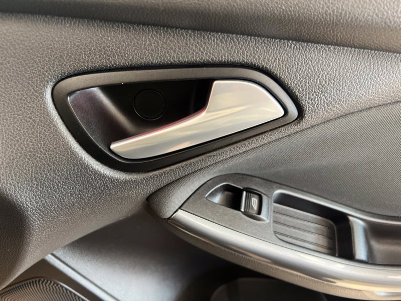 Used 2012 Ford Focus Titanium w/ SEL/Titanium Winter Pkg FWD image 14