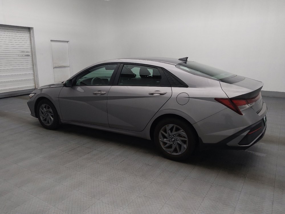Used 2024 Hyundai Elantra SEL FWD image 3