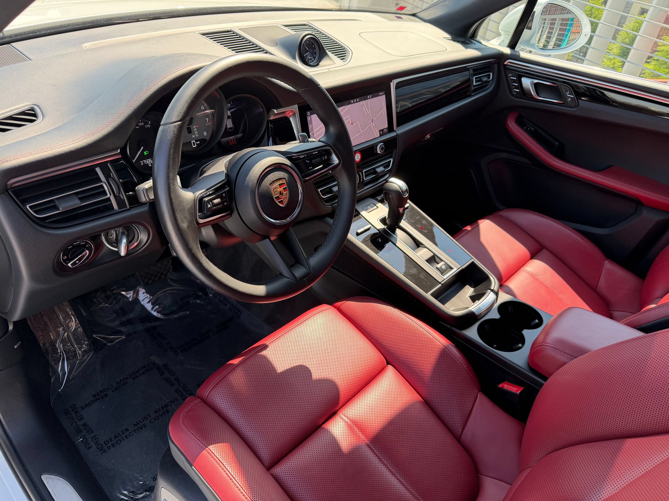 Certified 2023 Porsche Macan S AWD/4WD image 4