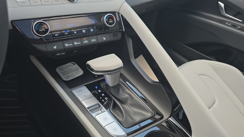 New 2026 Hyundai Elantra Limited FWD image 21