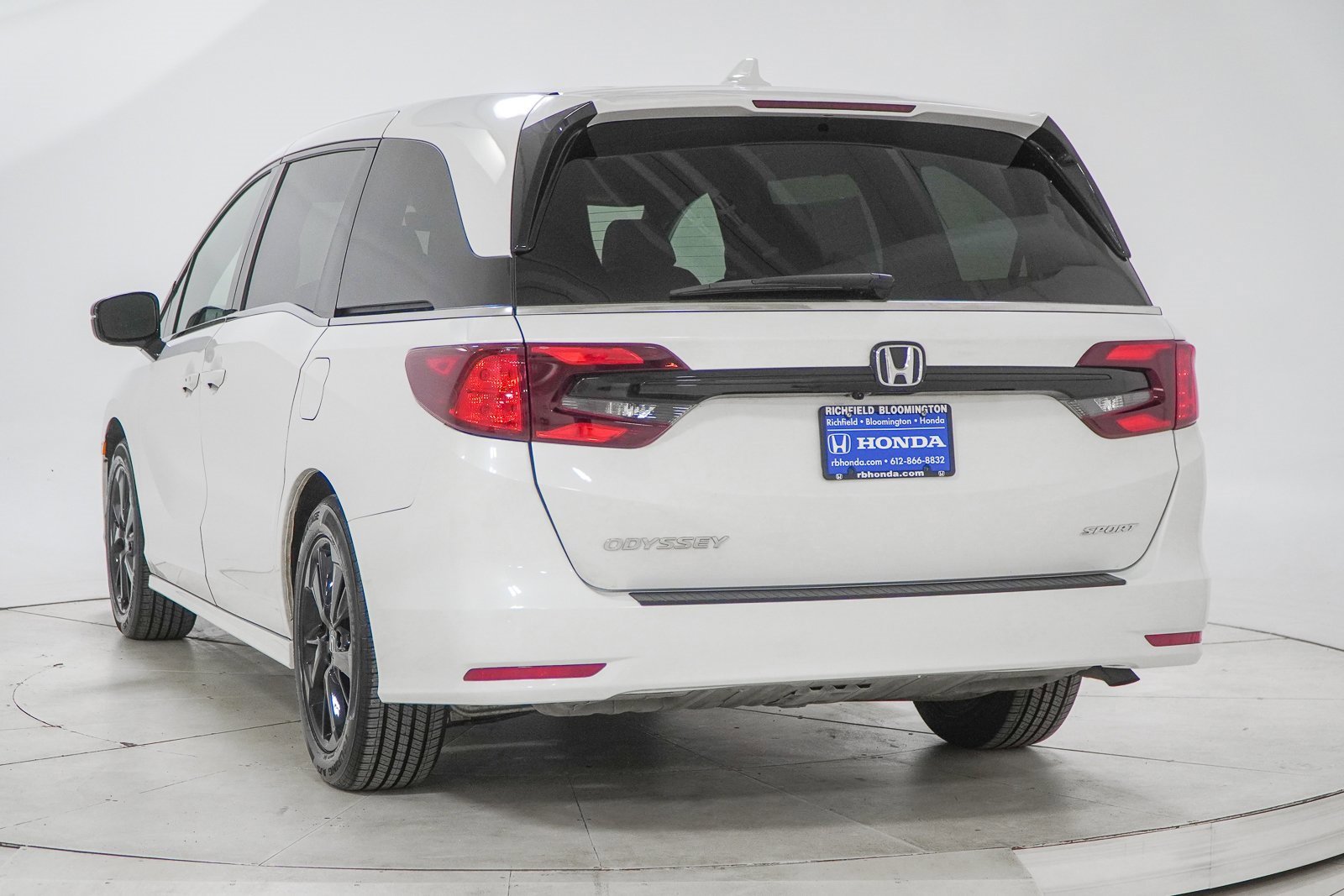 Certified 2024 Honda Odyssey Sport image 8