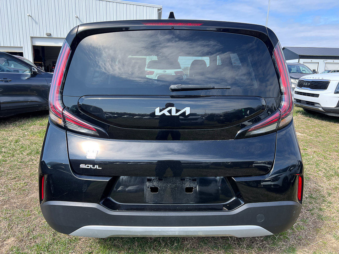 Used 2023 Kia Soul LX image 4