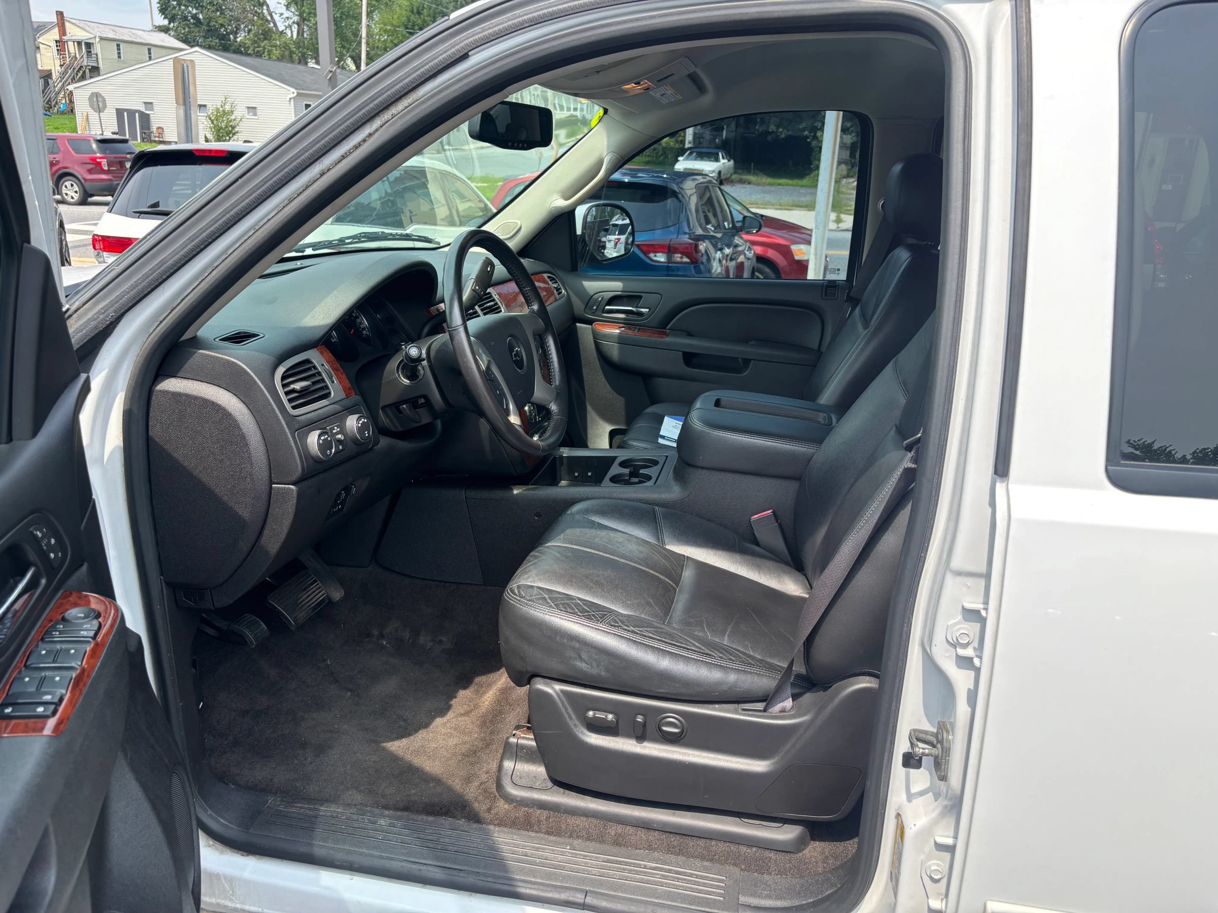Used 2014 Chevrolet Tahoe LT w/ Luxury Package AWD/4WD image 15