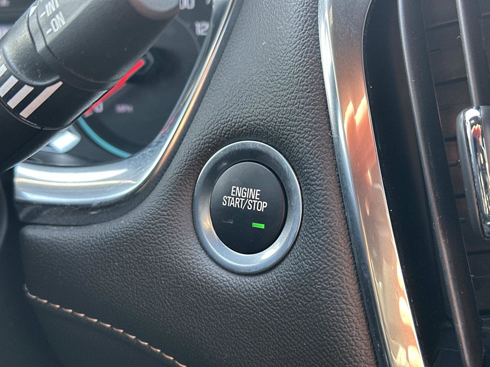 Used 2023 Chevrolet Traverse LT w/ Rear Camera Mirror Package image 27