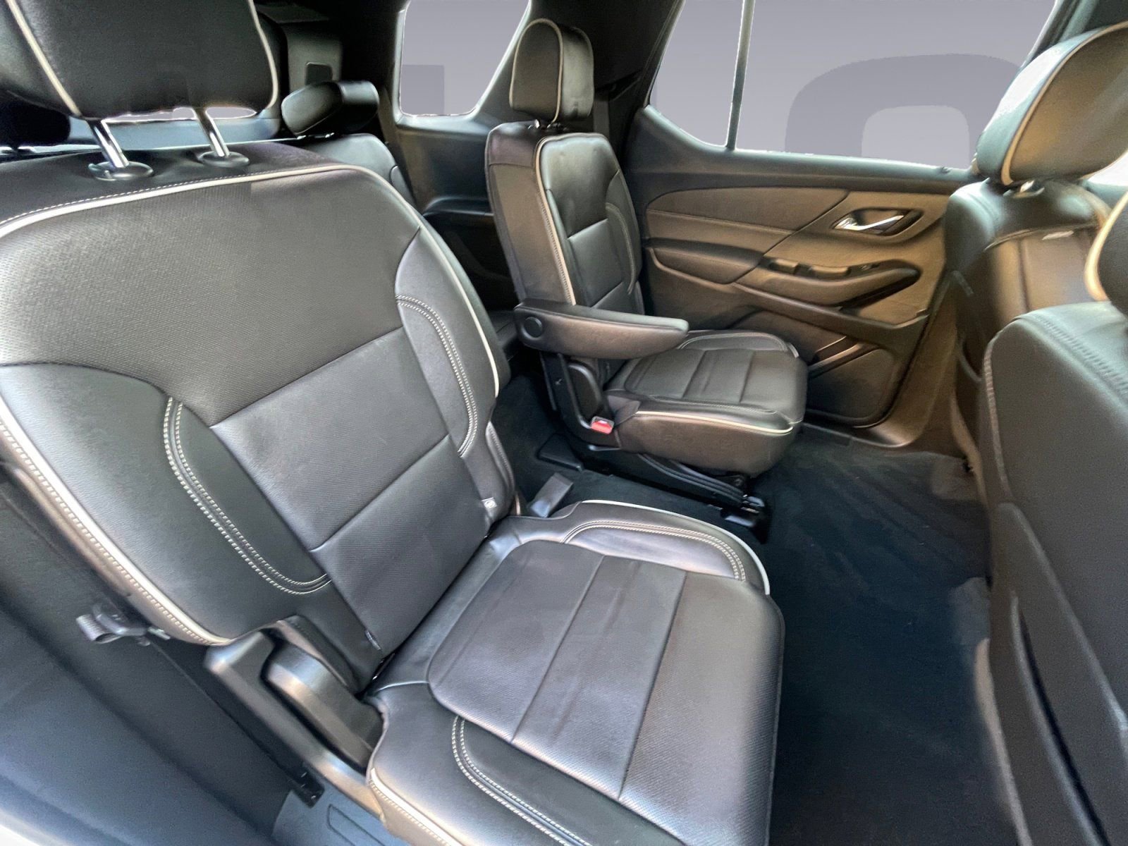 Used 2023 Chevrolet Traverse Premier w/ LPO, Cargo Package image 18