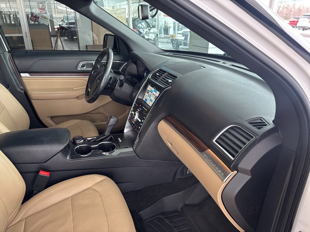 Used 2017 Ford Explorer Limited image 31