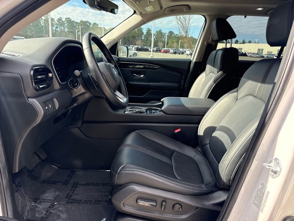 Used 2025 Honda Pilot Touring image 13
