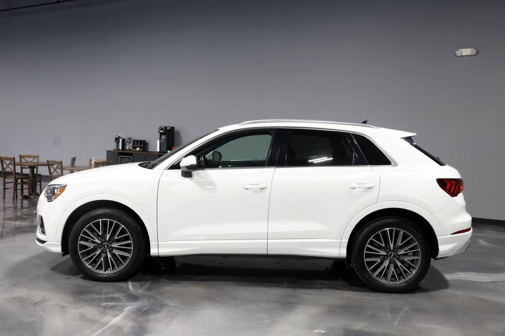 Used 2021 Audi Q3 2.0T Premium w/ 19" Wheel Package AWD/4WD image 4