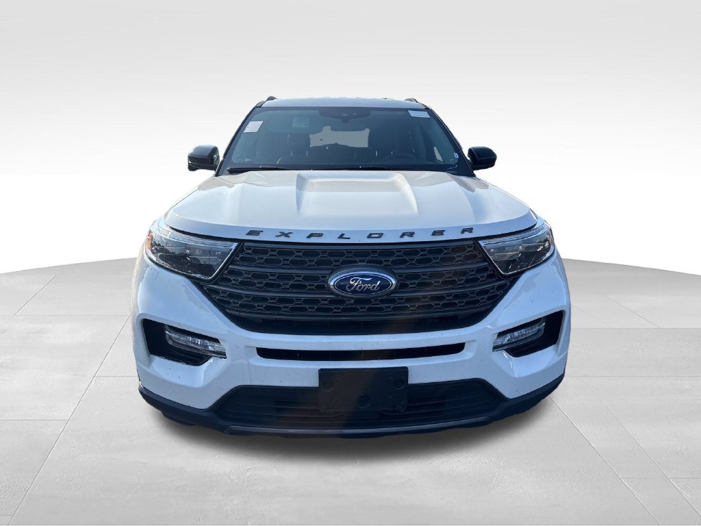 Used 2024 Ford Explorer XLT w/ Equipment Group 202A AWD/4WD image 8