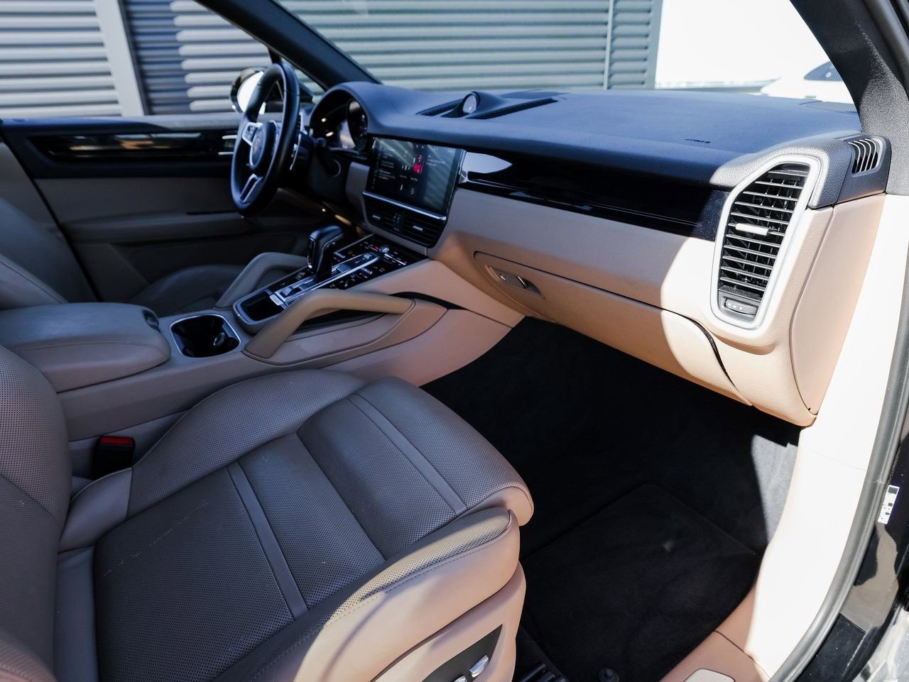 Certified 2020 Porsche Cayenne image 27